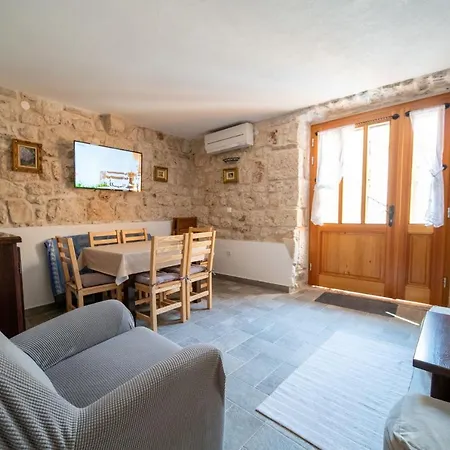 Mediteraneo Apartman *