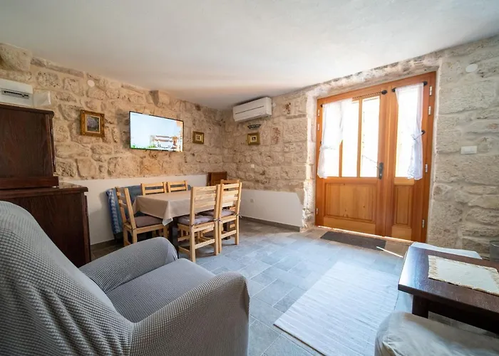 Mediteraneo Apartman *